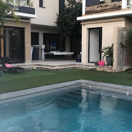 Grande Moderne Arbre Blanc Villa