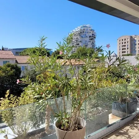 Grande Moderne Arbre Blanc Villa *